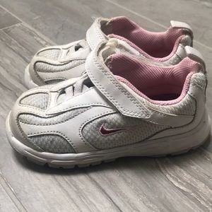 Toddler Nike sneakers size 8, great used condition